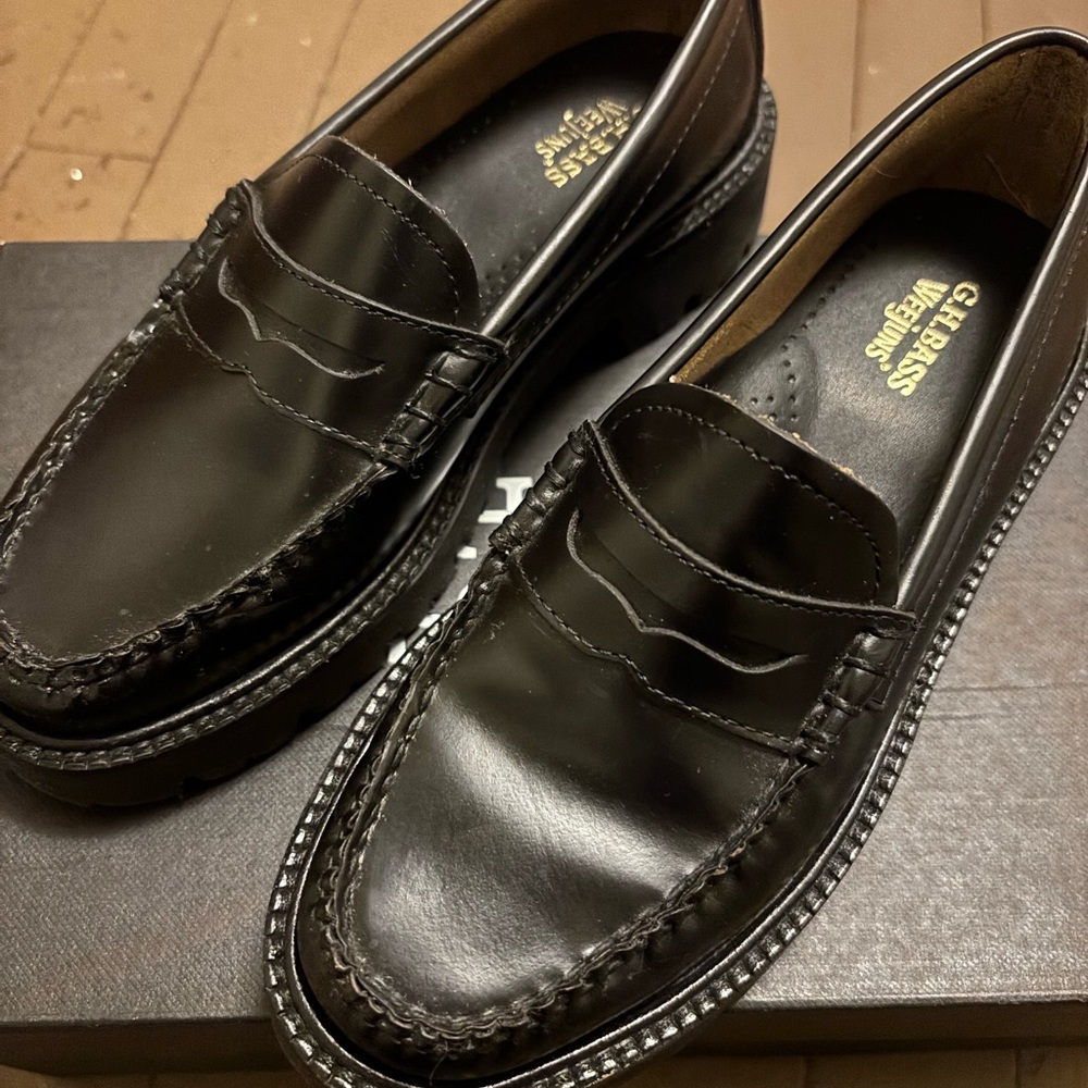 G.H. Bass & Co. Women’s Whitney Weejun Black Loafers